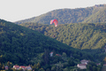 među brdima